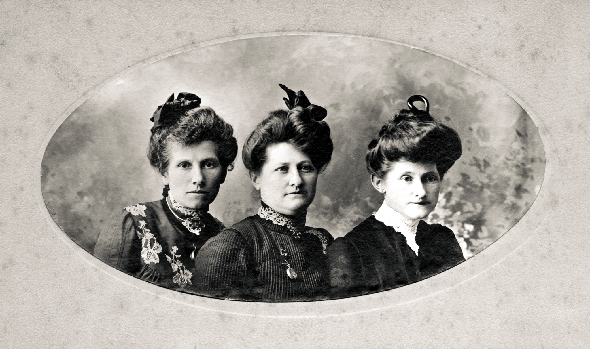 Hoffman Sisters- Anna Hanks, Clara Schmidt & May Kloninger