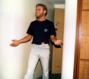 Terry-Arriving-at-Hotel-in-Hawaii-for-Tigershark-Cruise