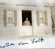 148-Mother-Von-Holt